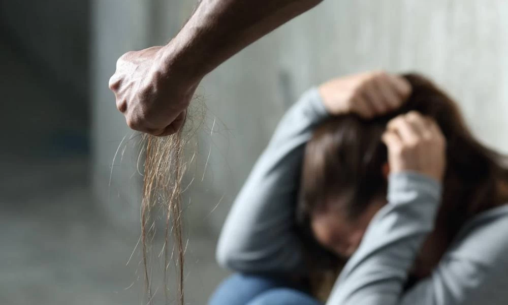 Κίνα: Έδειρε μέχρι θανάτου την ίδια του τη γυναίκα στη μέση του δρόμου